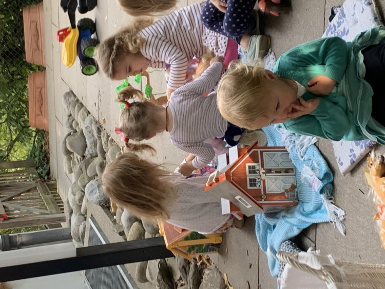 Danke an meine Ladys, die immer wieder Neue Spielsachen uns schenken ;)