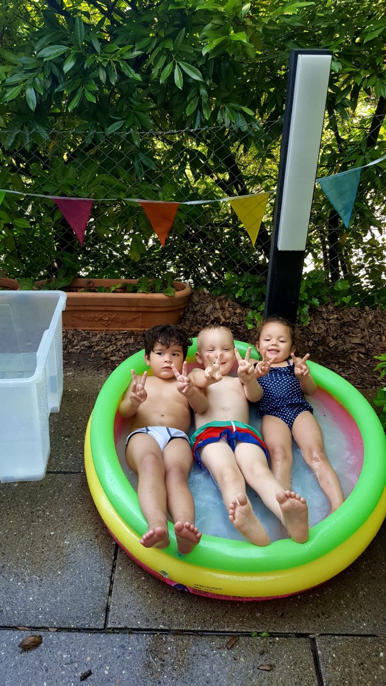 Jungs erfrischen Sich bei 36°
